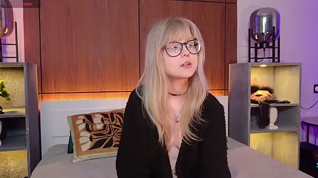 MoliQin online show from April 12, 8:06 am