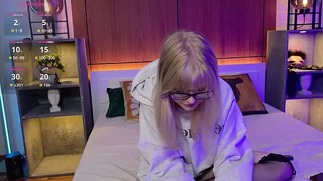 MoliQin online show from March 28, 8:36 am