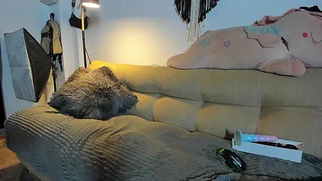 aurora moonm online show from April 11, 12:17 am