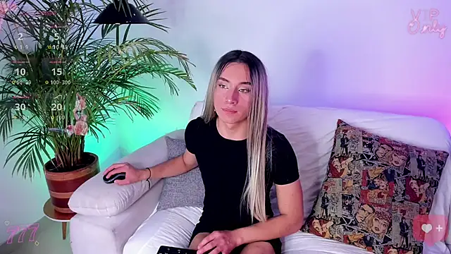 Snapshot of brihanna-young chatting on February 17, 4:39 pm brihanna-young online show from February 17, 4:39 pm