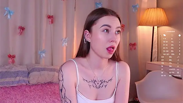 LorileeRuetz online show from April 17, 5:48 pm