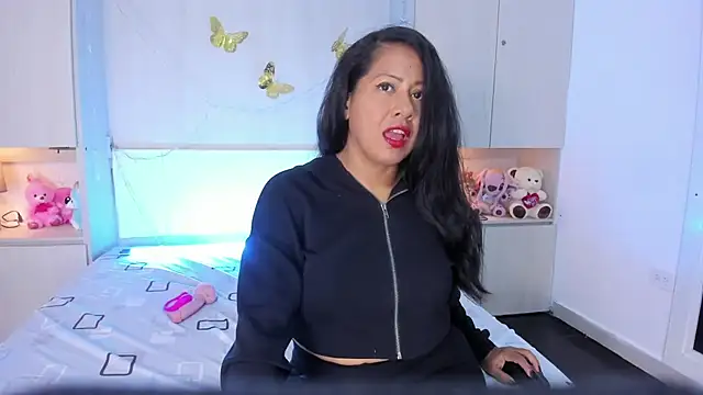 AllieBennet online show from April 8, 8:44 pm