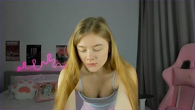 EvaRaee online show from March 20, 3:55 am