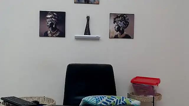 skinnysexy18 online show from April 3, 1:25 am