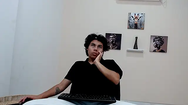 skinnysexy18 online show from March 16, 2:36 am