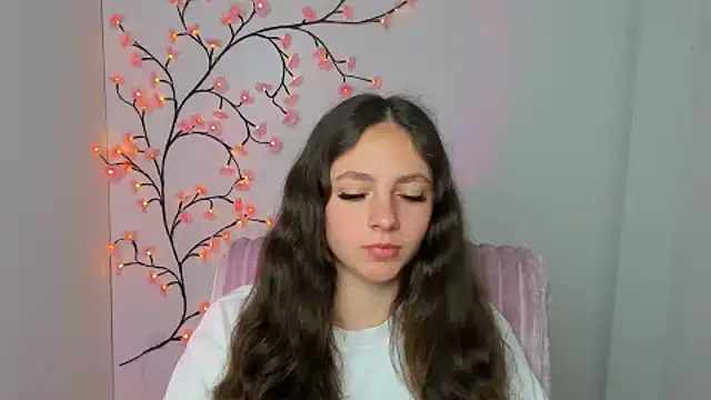 KissMeJulia online show from April 5, 5:39 am