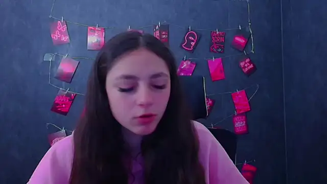 KissMeJulia online show from April 13, 5:20 am