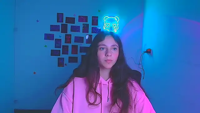 KissMeJulia online show from March 23, 8:53 am