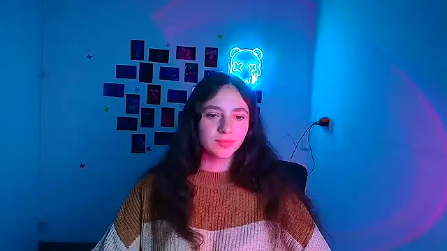 KissMeJulia online show from March 22, 8:20 am