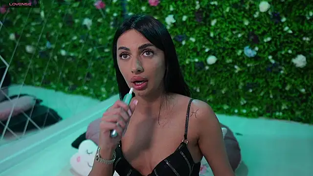 Vanesaavns online show from February 18, 4:33 am