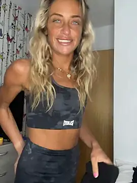 ScarlettGold  online show from July 6, 5:59 pm