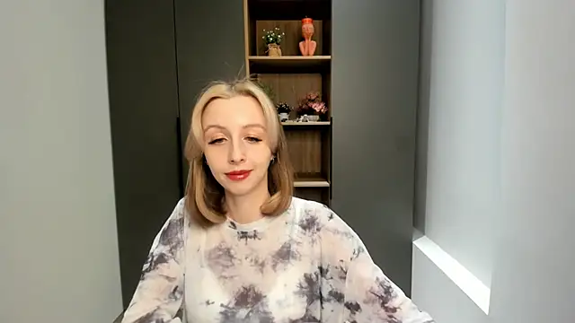 Snapshot of EugeniaEarl chatting on February 20, 6:26 am EugeniaEarl online show from February 20, 6:26 am