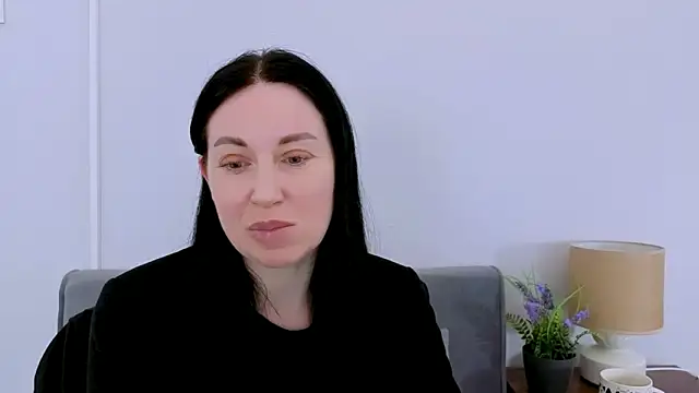 MiaFair online show from April 4, 3:33 pm