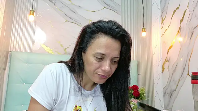 QueenSallyDesire online show from June 2, 3:40 am