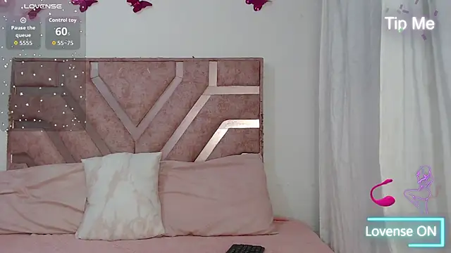 Roxy-Fox  online show from April 7, 3:30 am