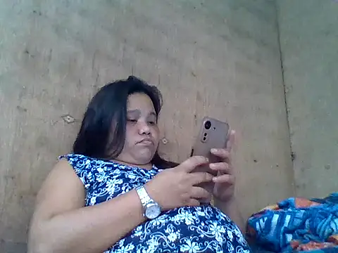 sweetlyn31 online show from April 9, 5:43 am