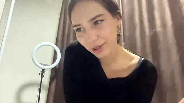 HypnoticEyeys online show from February 24, 1:10 pm