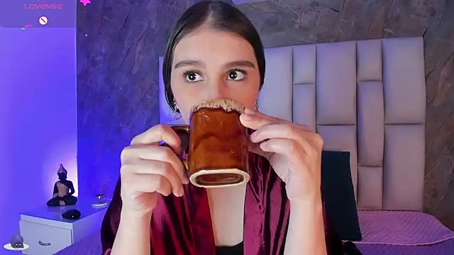 lya gomez online show from April 10, 6:30 am