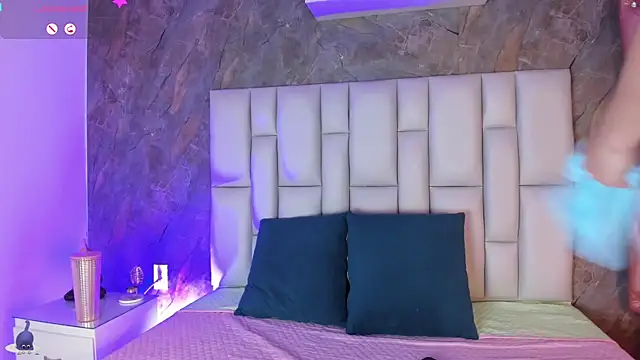 lya gomez online show from April 17, 2:57 am