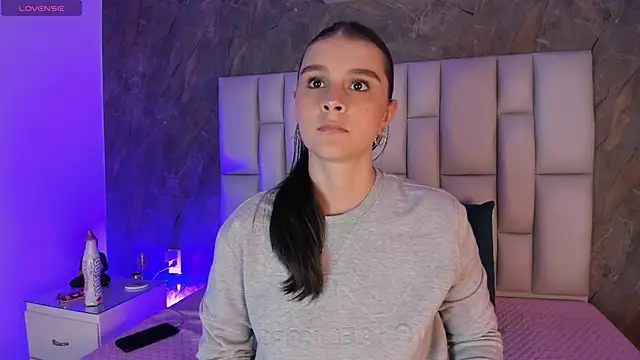 lya gomez online show from April 8, 2:46 am