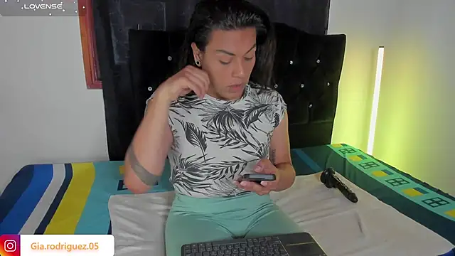 Jess Hoffman online show from April 6, 3:24 pm