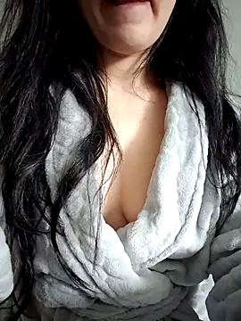 halii21 online show from March 11, 1:58 pm