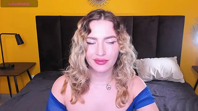 StellaAlluring online show from April 17, 1:40 am