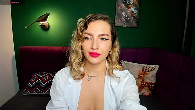 StellaAlluring online show from April 20, 1:30 am