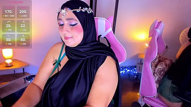 HijabiMilff online show from March 22, 3:07 pm