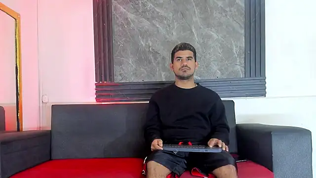 Latins on fire online show from April 8, 11:45 am