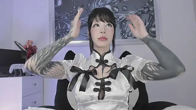 elledanielle online show from June 4, 5:23 am