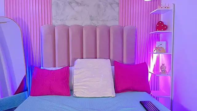 ArianaRougee online show from April 9, 11:48 am