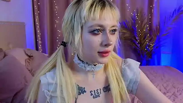 rraffaellka online show from April 9, 10:15 pm