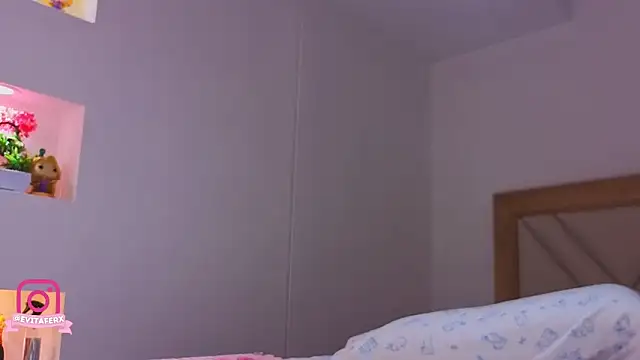 eva depp  online show from April 4, 10:14 am