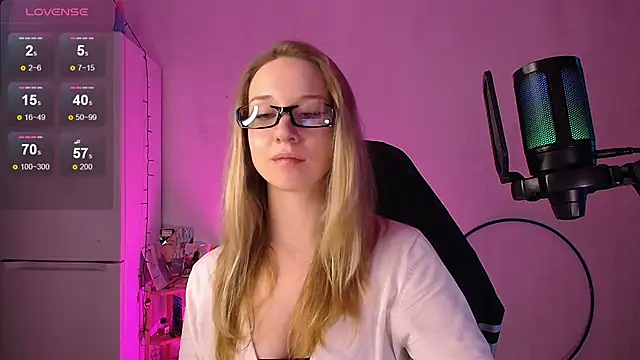 SatinSinner online show from March 3, 2:56 pm