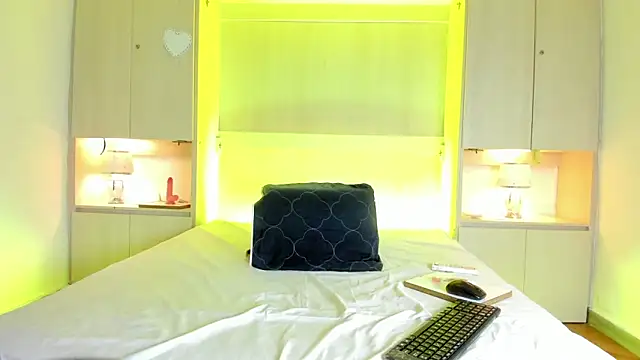 Oshun 444 online show from February 24, 9:02 pm