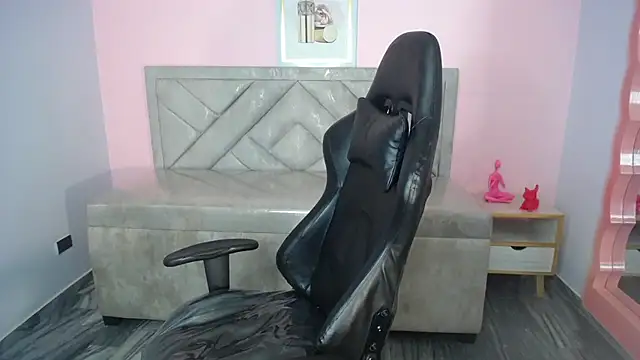 Andrea ch01 online show from March 19, 9:30 pm