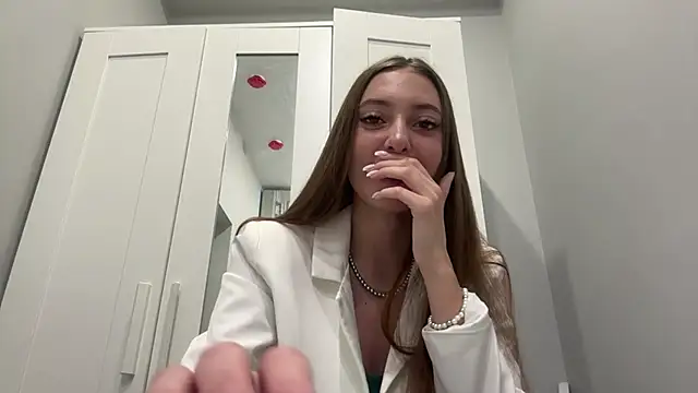 selena favn online show from March 20, 3:44 am