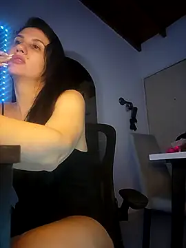 sashaaqueen online show from April 5, 4:11 am