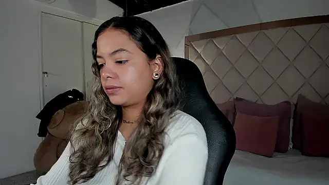 dulce lyraa1 online show from March 17, 4:16 am