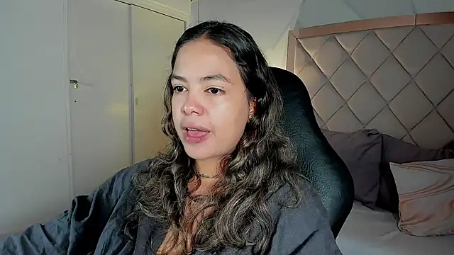 dulce lyraa1 online show from March 26, 4:47 am