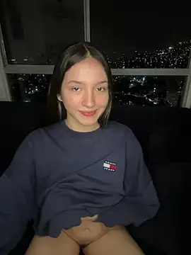 xluxulua online show from March 11, 1:43 am