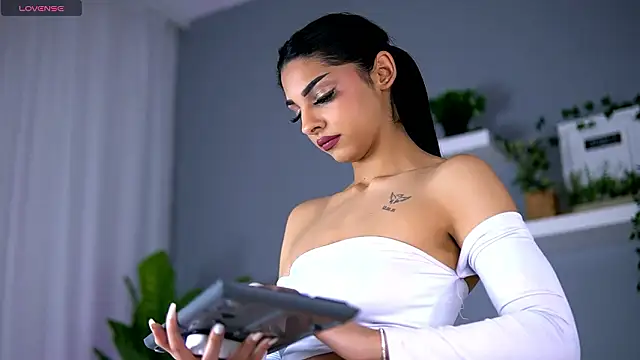 AvaCalvert online show from March 6, 8:59 pm