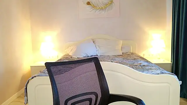 LioraWeiss online show from March 12, 6:49 am