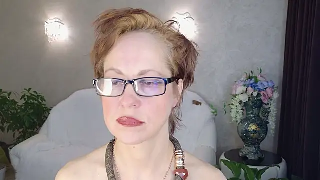 LioraWeiss online show from March 8, 6:50 am