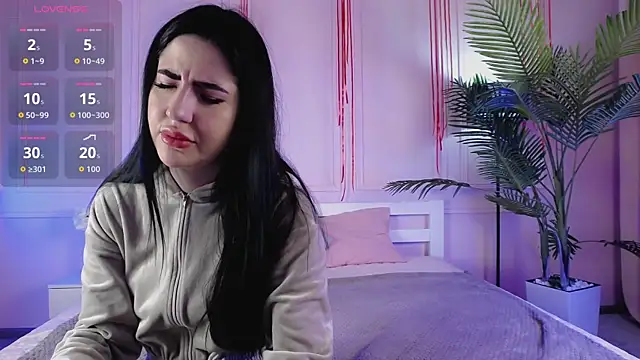 EmilyRamsey online show from April 7, 4:09 pm