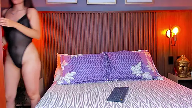 gabyevans4 online show from April 7, 12:18 pm