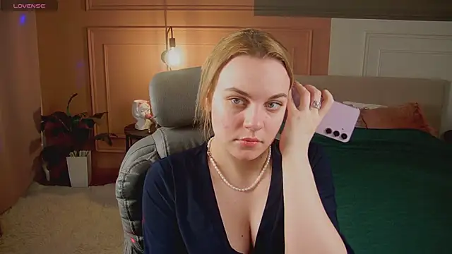 Glow Margo online show from April 10, 1:11 am