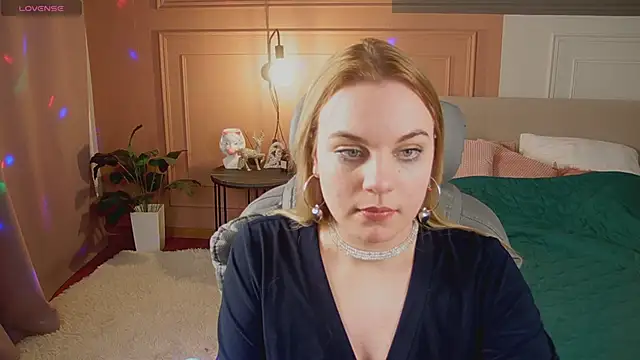 Glow Margo online show from March 27, 1:07 am