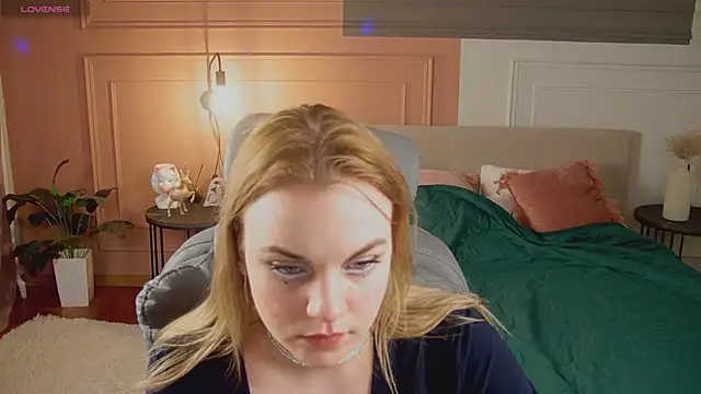 Glow Margo online show from April 3, 1:03 am